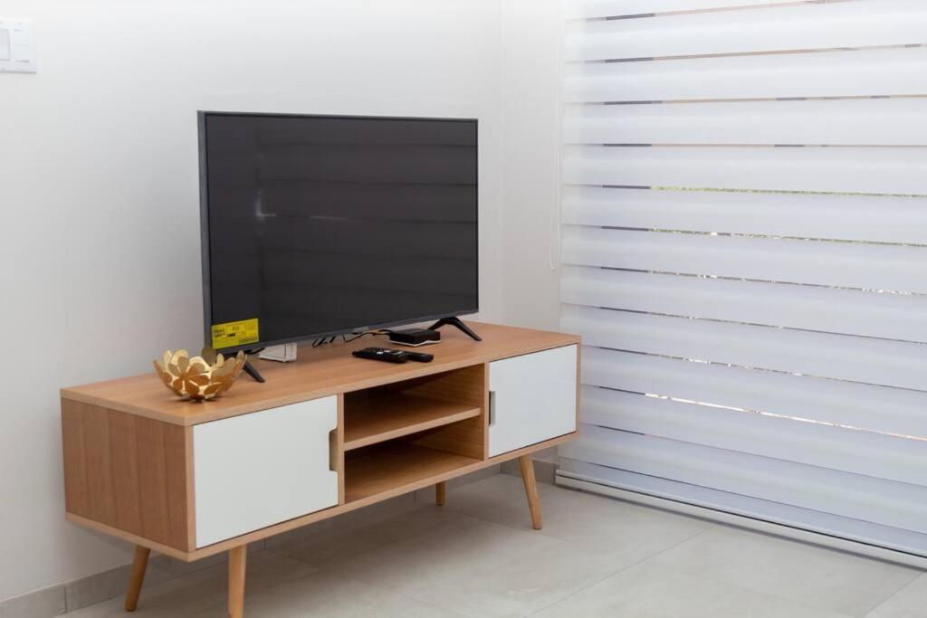 New! Cozy 1 Bedroom Condo- Gold Coast, Noord Aruba Palm Beach Bagian luar foto