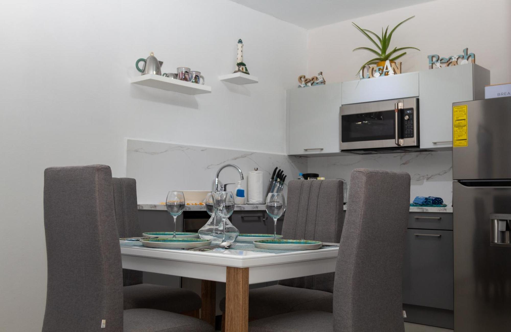 New! Cozy 1 Bedroom Condo- Gold Coast, Noord Aruba Palm Beach Bagian luar foto